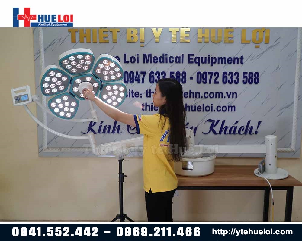 Trang thiết bị phòng mổ